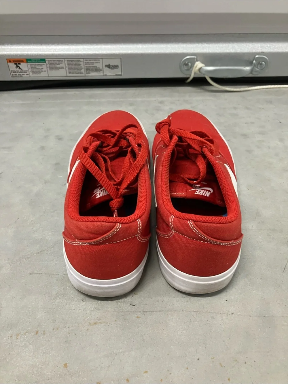 Nike SB Charge Low red Canvas Skate Sneakers Men’s Size 11